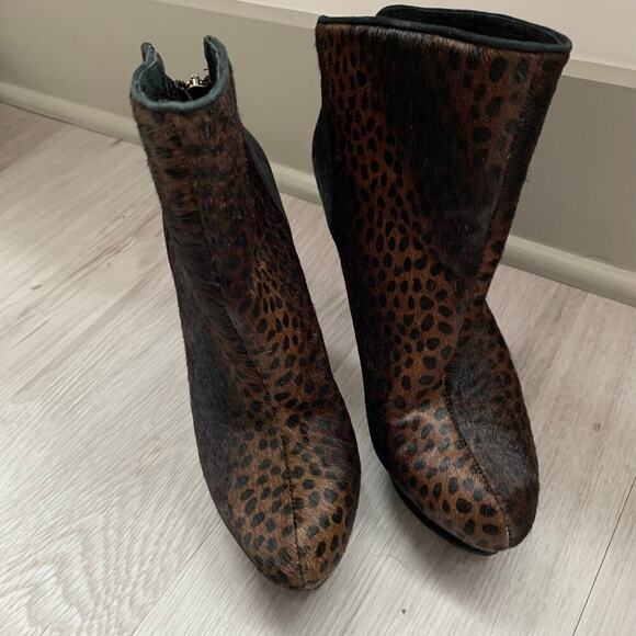 Pelle Moda Cowhide Platform Heels 6 - Picture 6 of 6